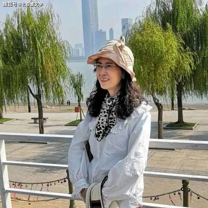 名家有约罗秋红