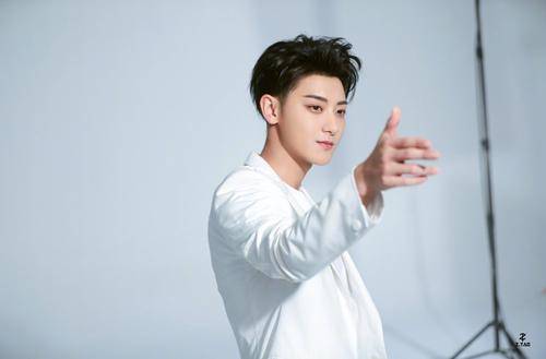 最受喜爱的十大综艺嘉宾，蔡徐坤垫底，周深第