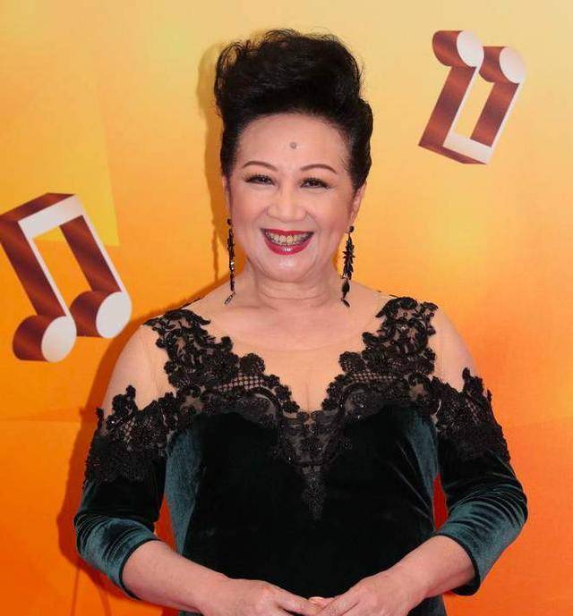老戏骨薛家燕,丈夫失踪后险些自杀,带3娃却觅得小十几