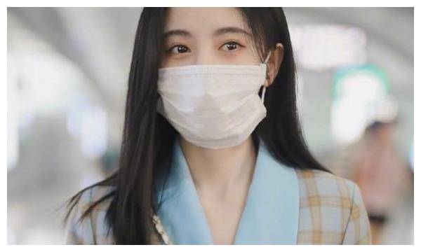 扒人口罩挨打_扒了裤子趴春凳上挨打(2)