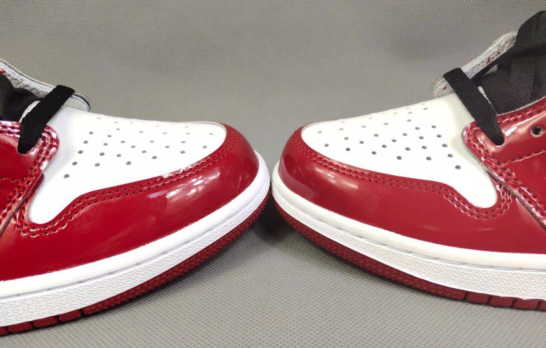 aj1警灯真假对比 裸鞋鉴定 组鞋对比