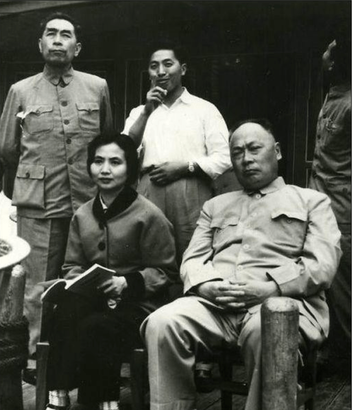 故事传记|开国元帅生病后要住院，上将黄永胜坚决不同意，不让他住