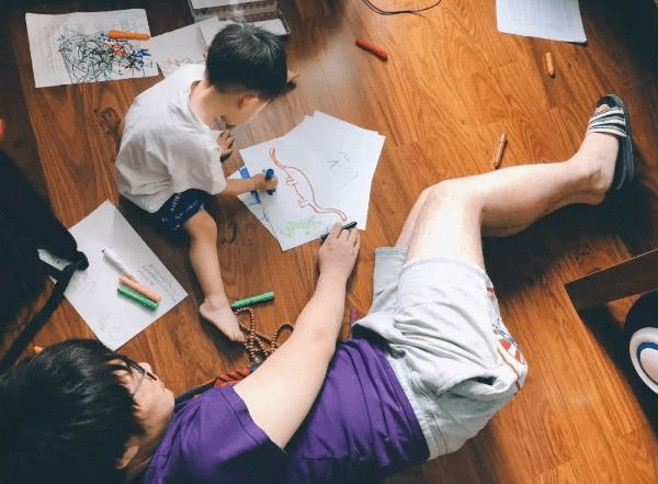 原创生二宝后，大宝经常找茬，质疑妈妈不会带孩子：妹妹被拐跑怎么办