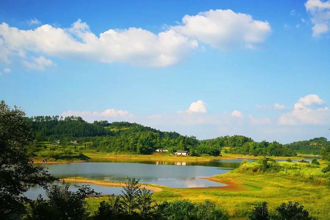 除了石牌坊,隆昌的古宇湖也是不错的去处,尤其是在这炎炎夏日,吹吹湖