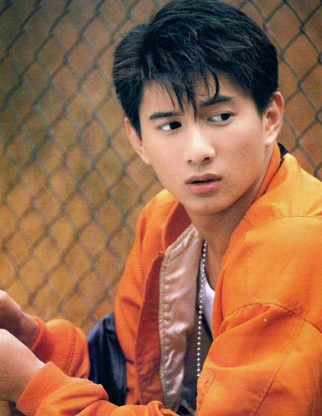 别看现在吴奇隆中年发福，巅峰时期的他，也是