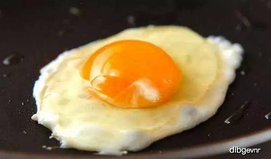 怎么样煎蛋不会爆油 6bb07d3741244953bfd91e4a5a10988a.jpeg