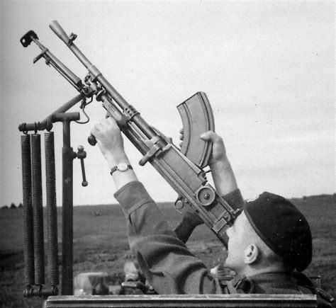 原创二战:英军的标配轻机枪,专门为中国定制,常被误认为"捷克式"