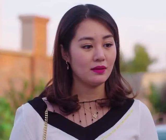 《乡爱》王小蒙晒房车却称活不起,遭同剧演员