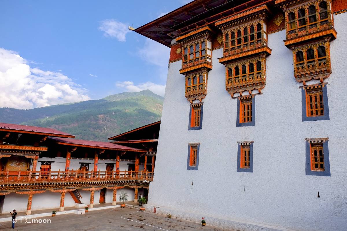 它是不丹王国最美的宗堡，国王大婚在这里举行！