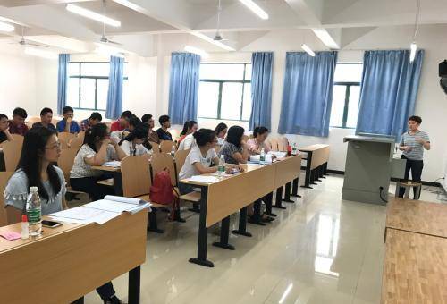 4个“外表光鲜”的大学专业，听起来高大上，实际上毕业难找工作