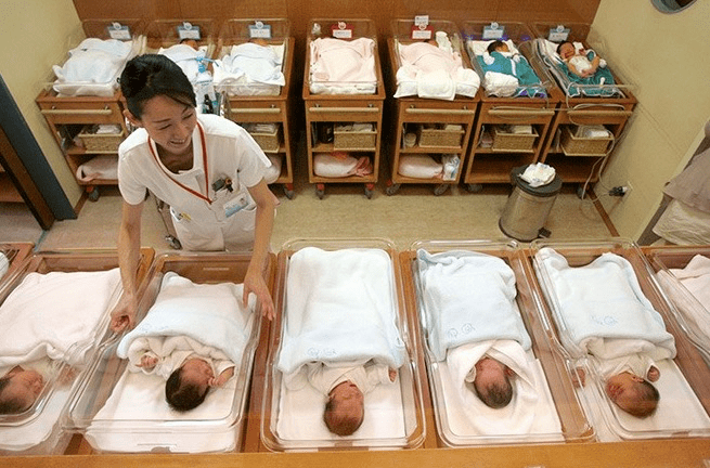 隔离救不了日本欧洲的生育率,却在印度造就新冠婴儿潮