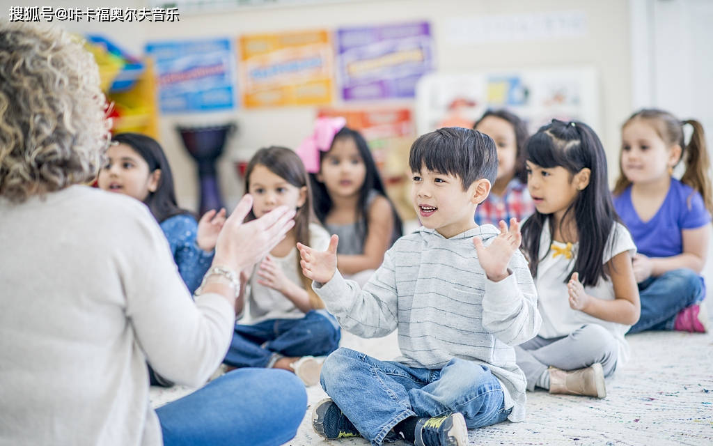 使幼儿乐,学,玩在其中,在宽松愉快的氛围中让幼儿学习音乐,有利于陶冶