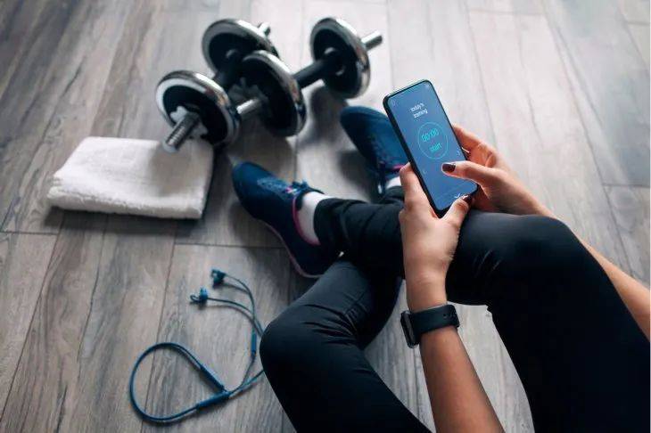 越来越多的运动健身app出现在手机中供健身爱好者们选择
