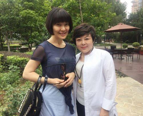 表情原创歌手陈红不服老 学姐姐们跳女团舞,这脸真是一言难尽 !