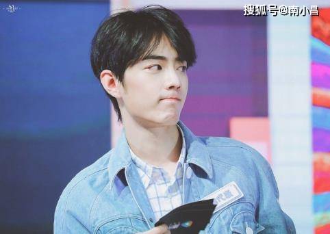 肖战力压鹿晗夺金扫帚影帝，两大顶流比拼演技