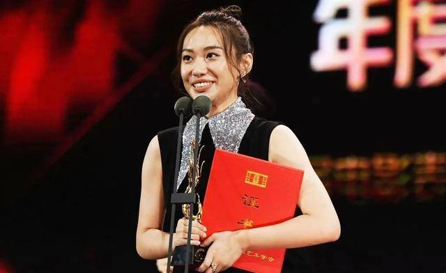 闫妮女儿邹元清:11岁初登荧屏,曾被嘲捧不红的