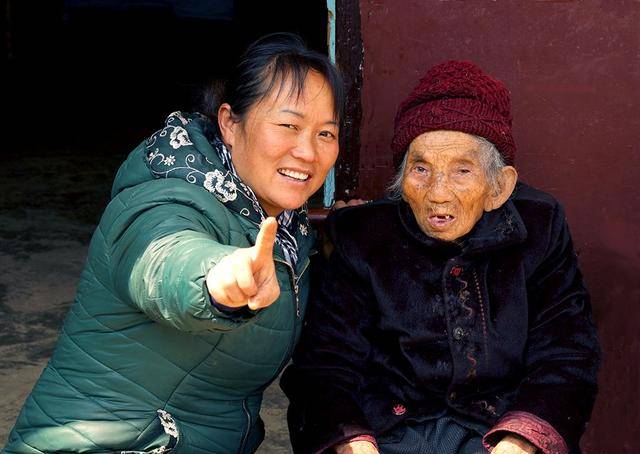 为什么国外老人愿意去养老院，但是中国人把送养老院等同于不孝