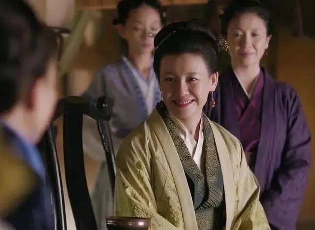 丁当的妆发太像《父母爱情》里的德华，怪不得