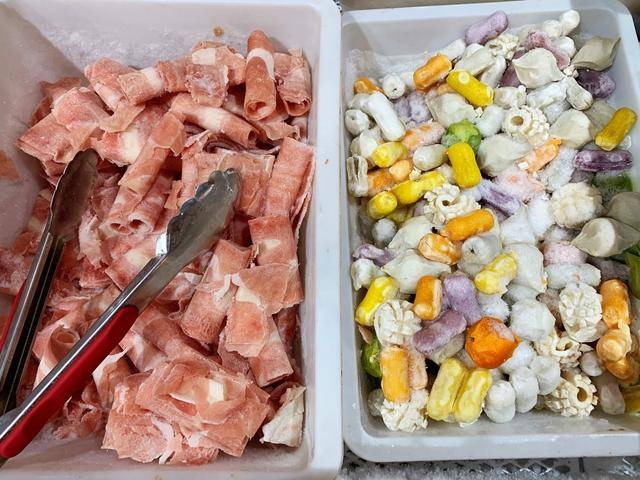 炭爷|火锅，海鲜，200来种菜随便吃不限量几十块一位的自助烧烤