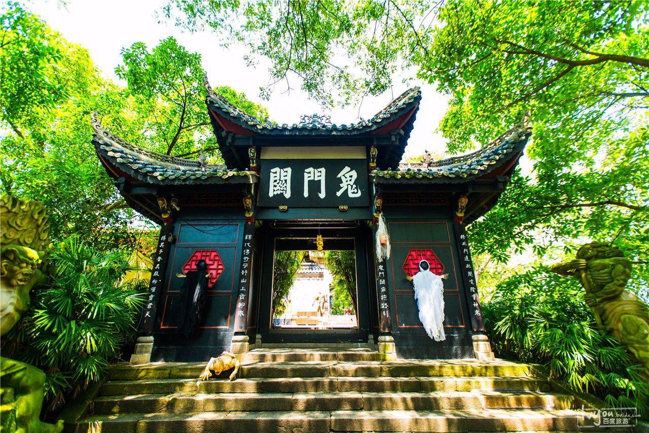 奈河桥,鬼门关,十八层地狱,哼哈祠,报恩殿,望乡台等,每一个景点都演绎