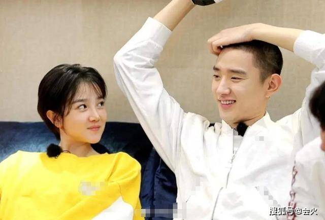 俩人|原创相差5岁姐弟恋终分手？女方清空俩人甜蜜动态，男方却在线征婚