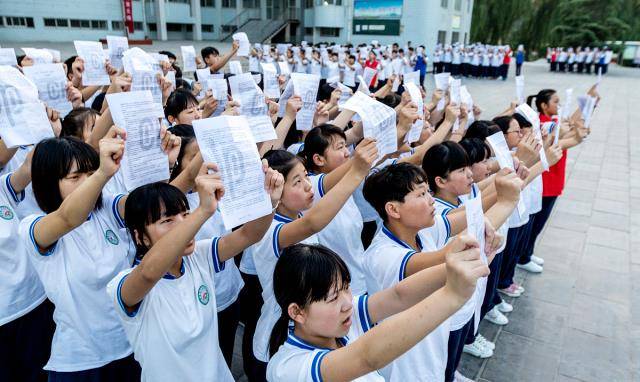 为什么高考提前5分钟发试卷？老师：这5分钟赶紧做好这3件事