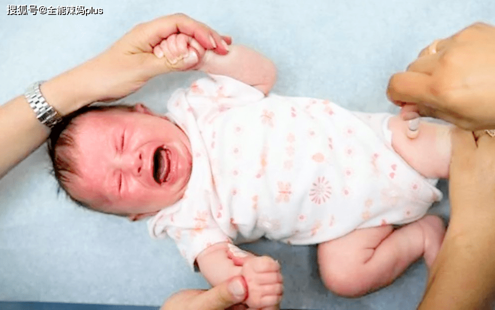 孩子|是“投胎转世”被踢？医生说出真相新生宝宝屁股上带“淤青”