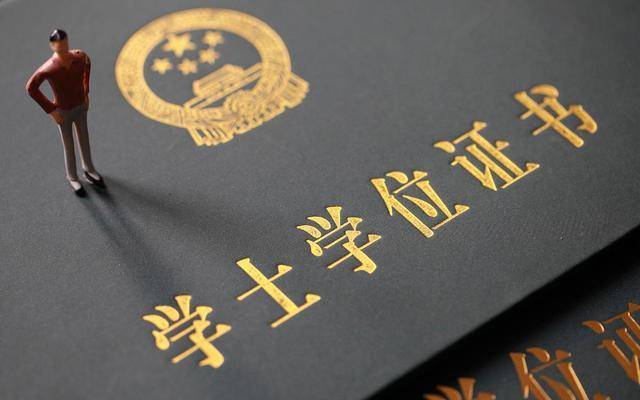张文宏回忆高考：如果不是上了大学，可能就去搬砖了