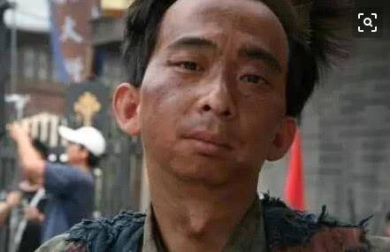 史上最丑男演员身高不足1米6体重不80斤今当导演又娶娇妻