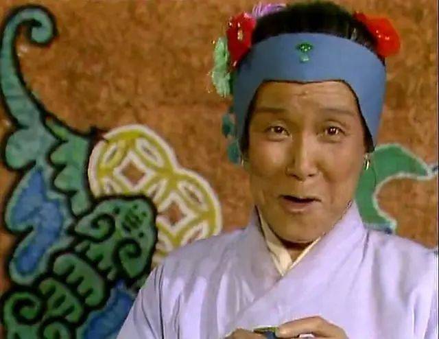 "此回借刘妪,却是写阿凤正传,并非泛文,且伏"二进","三进"及巧姐之归