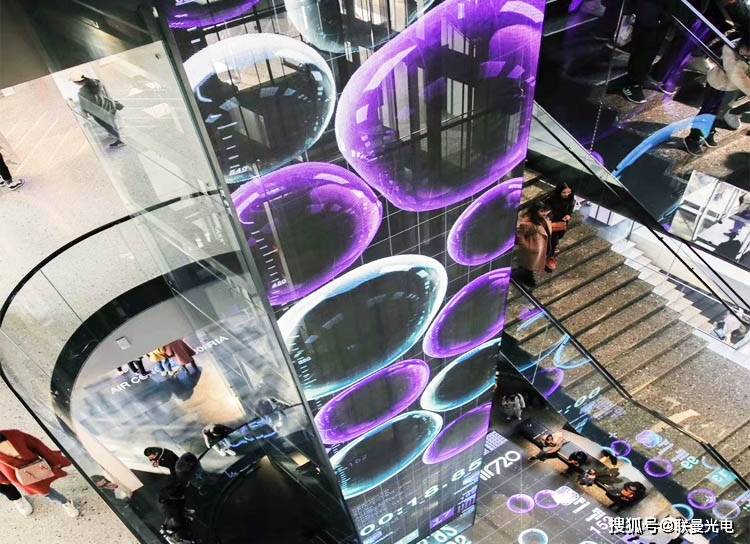 新传媒新趋势 大型购物商场led透明屏应用及选型