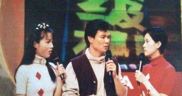 原创安徽台一姐周群晒女，女儿的作文直接暴露了周群和丈夫的感情！