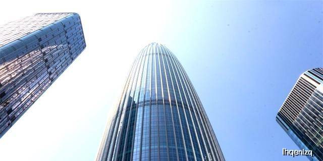深圳西部第一高楼建成,迎来世界五百强,"春笋"造型近四百米