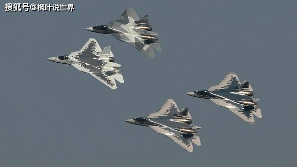 当苏-57战机碰上F-22战机，就是一个被动挨打的活