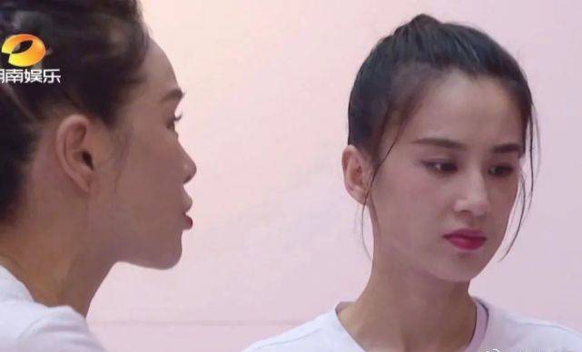 张萌|原创当黄圣依遇上“克星”伊能静！俩人明争暗斗，比后宫大戏都精彩！