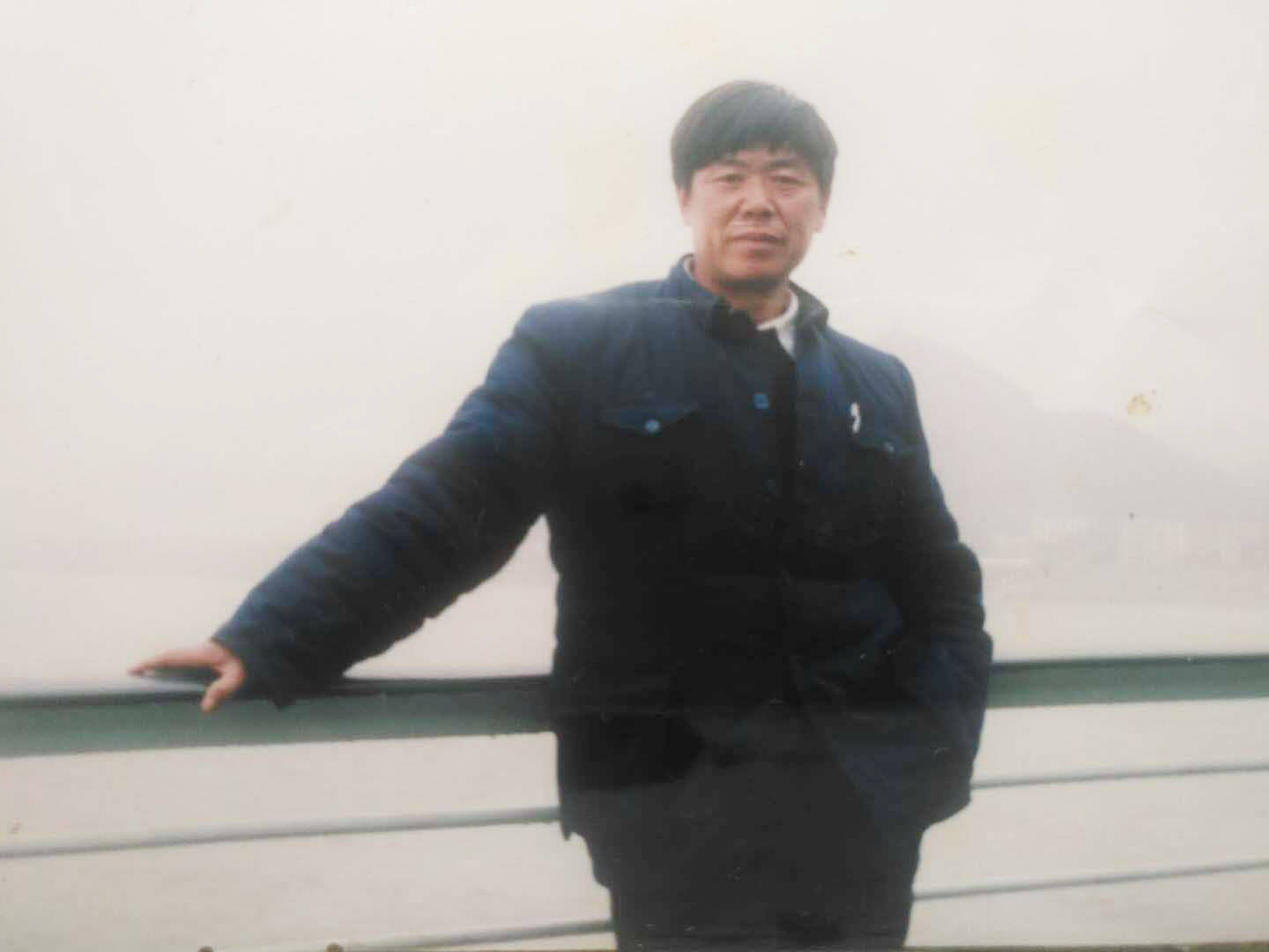 徐维东——挥毫泼墨抒情怀,我为党旗添光彩!