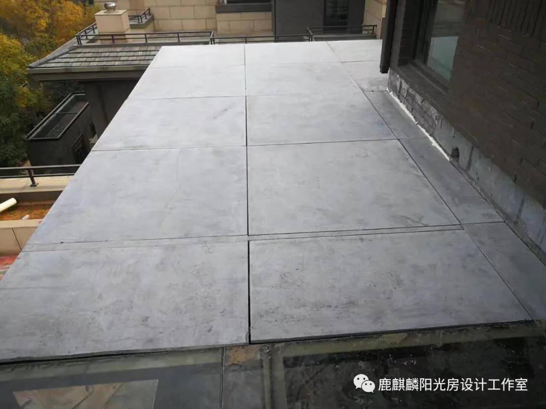 洛阳别墅封露台，怕晒怕热，就用这种钢结构水泥板实顶阳光房工期快