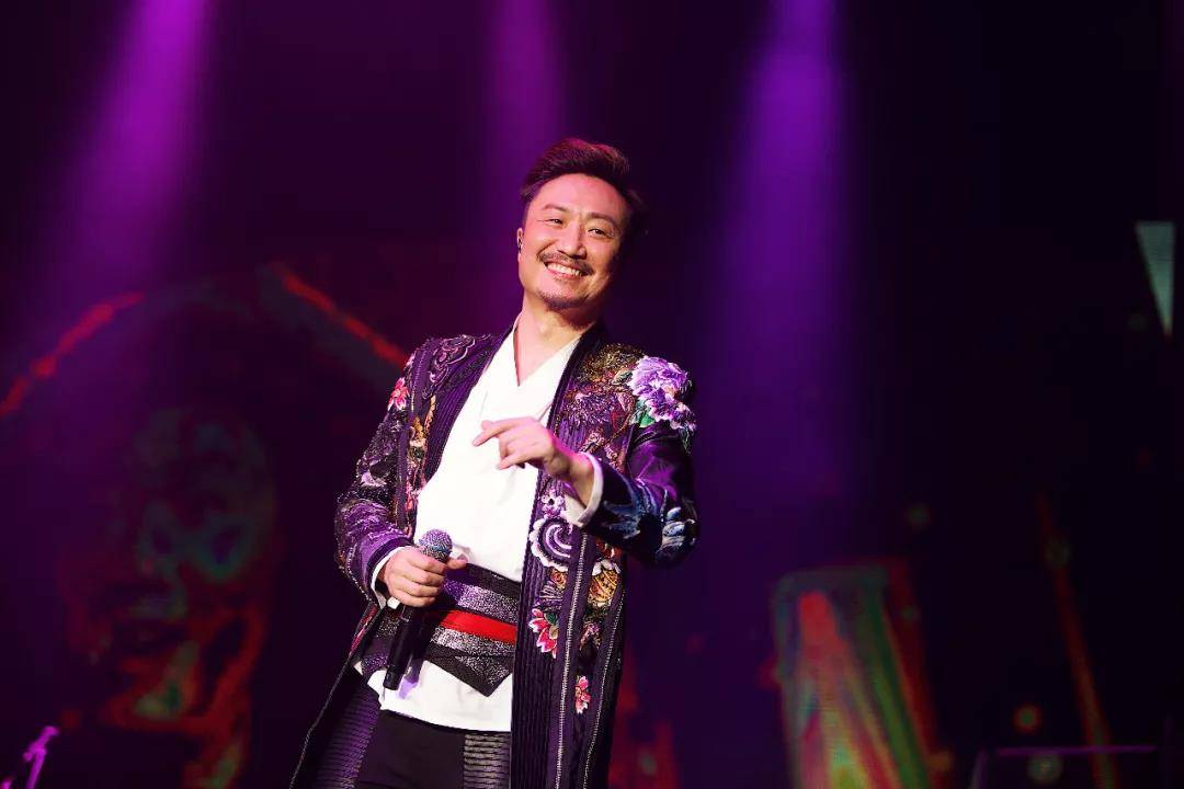 郑中基的《无赖》,唱出多少男人的一生,谁还没试过年少轻狂