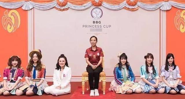 #继母#陪王后现身变配角,泰王大女儿穿芭比粉比继母更老!黑皮肤吃大亏
