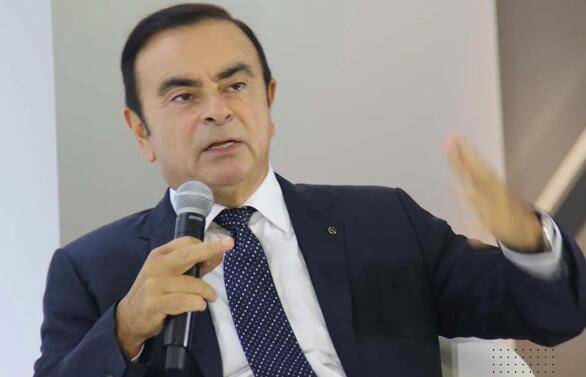 戈恩在逃跑的飞机上就称好莱坞想为他拍电影