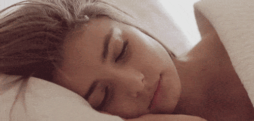 很多人不知道:酒店房间为什么放4个枕头?