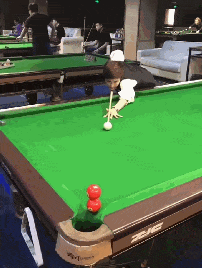 原创搞笑gif:这三个人的眼神在交流什么啊,好好奇