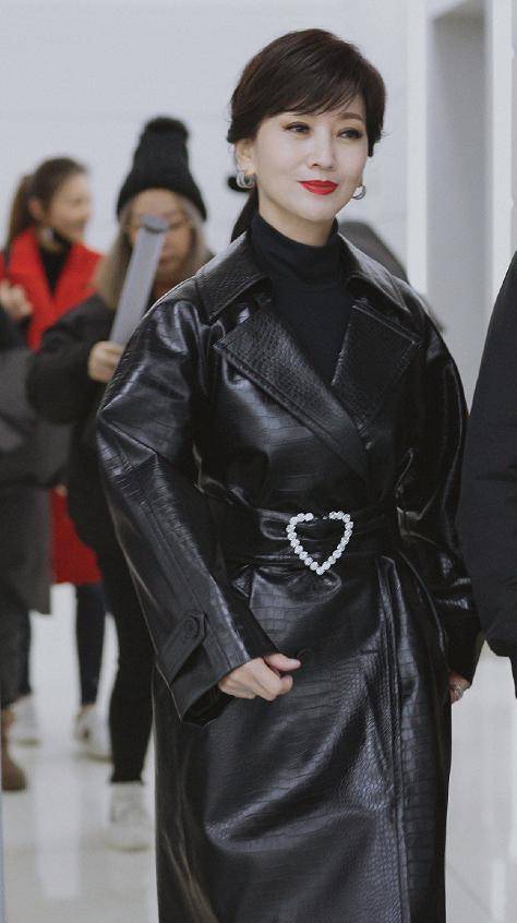 #赵雅芝#,66岁赵雅芝被夸容颜不老?当没了美颜滤镜后,众人直呼失态了