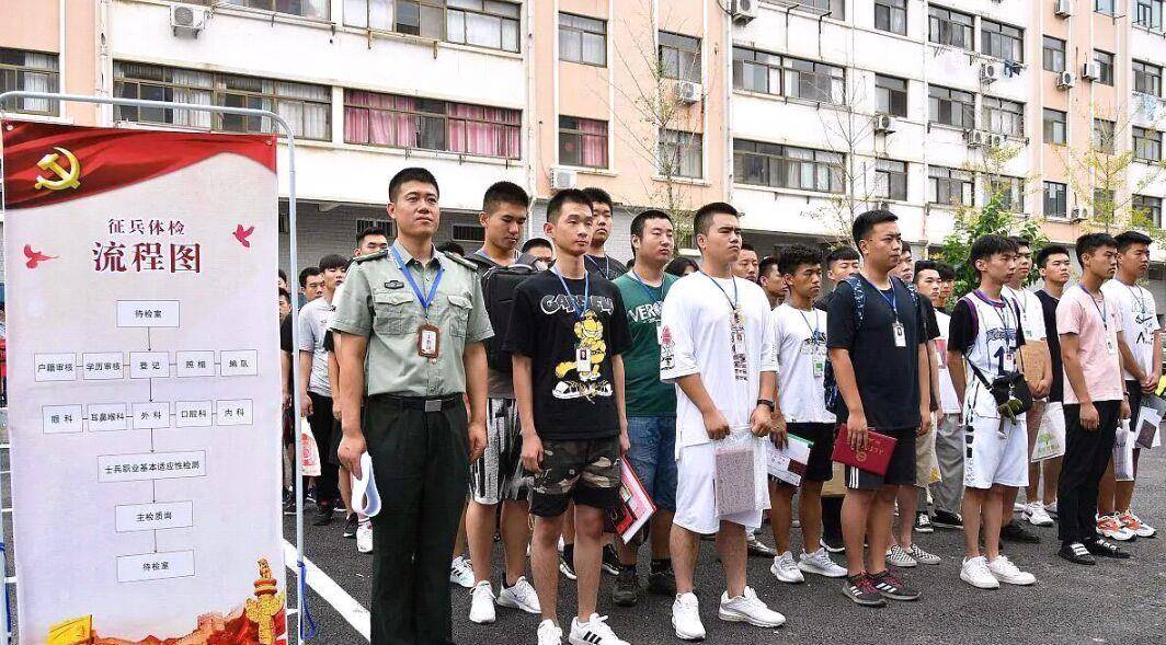 军校为什么不招高考复读生？原因有两点，考军校的同学要注意了