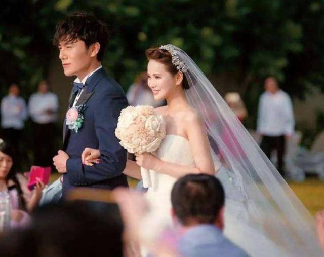 伊能静“名媛式”富养女儿，喝红酒做按摩，却被批不会育儿