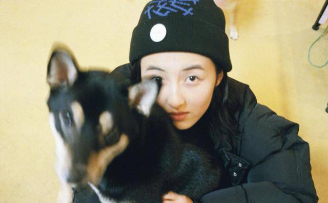 栩嘉|今年高考明星阵容强大，张子枫焉栩嘉被围观，何洛洛赵今麦受关注