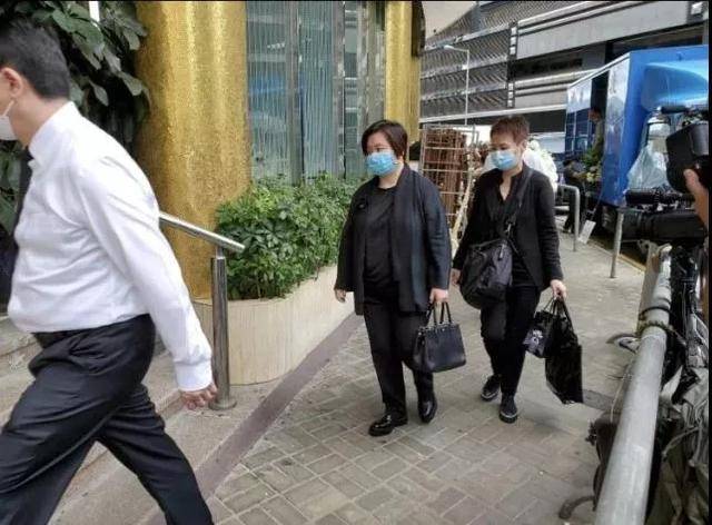 仪式|原创赌王子女操持设灵仪式被赞，“长孙之母”奚梦瑶为何却被骂惨？