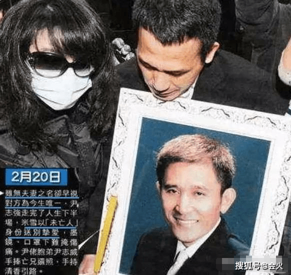 活力|原创65岁米雪晒近照，与周润发爬山活力满满状态好，皮肤黝黑笑容灿烂