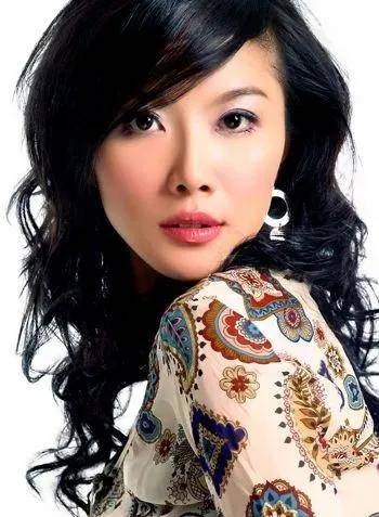 『卫视』30岁隐退留学深造,她如今过得怎么样?江苏卫视“扛把子”陈怡