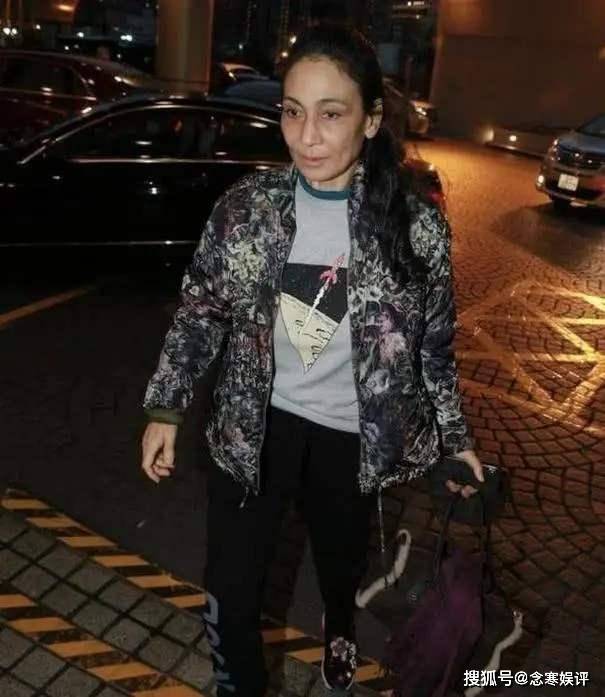 赌王何鸿燊病逝之后，何超贤多次缺席家祭，丈